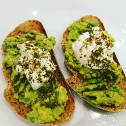 Avocado toast (con twist mediorientale!)